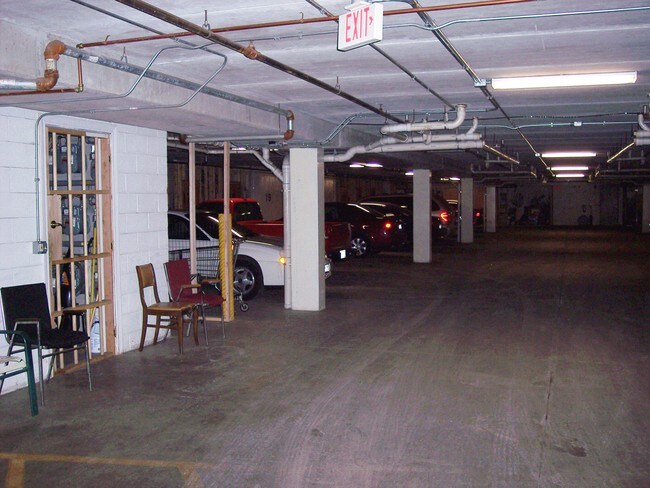 Building Photo - 357 Cottonwood Ave
