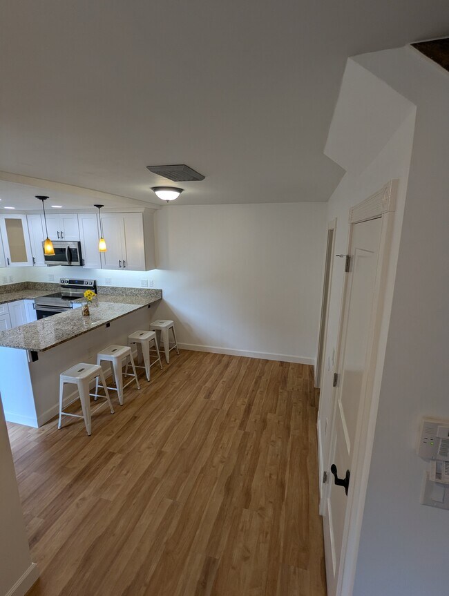 Foto del edificio - 3223 Gardens East Dr