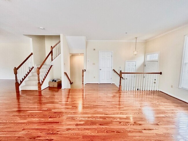 Building Photo - Welcome to this beautiful townhome!