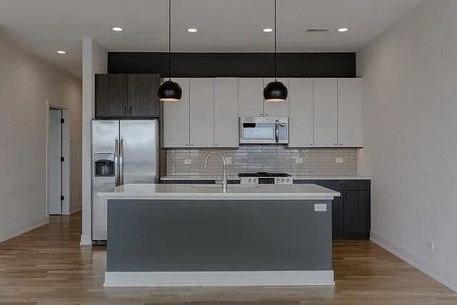 Foto principal - 2556 W Armitage Ave