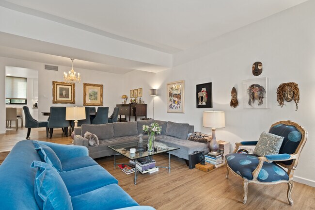 Foto del edificio - 9301 Burton Way