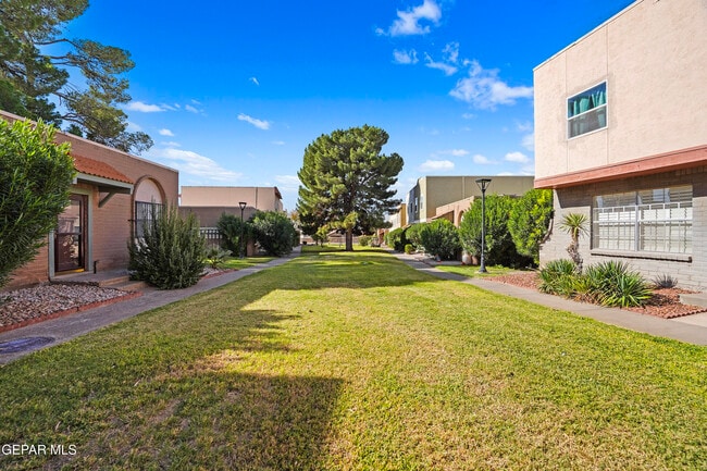 Building Photo - 244 Paso Noble Dr