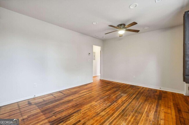 Foto del edificio - 22 Chappell Rd NW