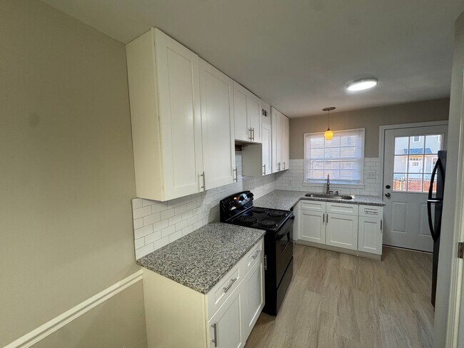 Foto del edificio - 3819 Rosehaven Dr