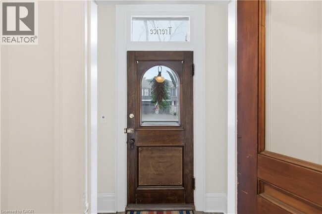 Building Photo - 196 Hatt St