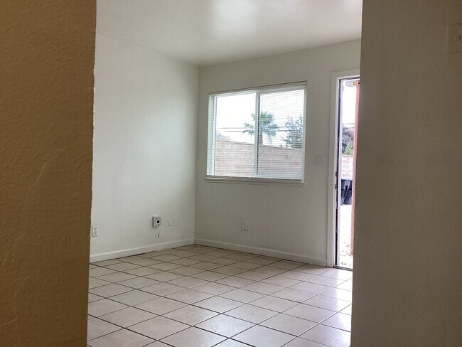 Foto del edificio - 516 W Murray Ave