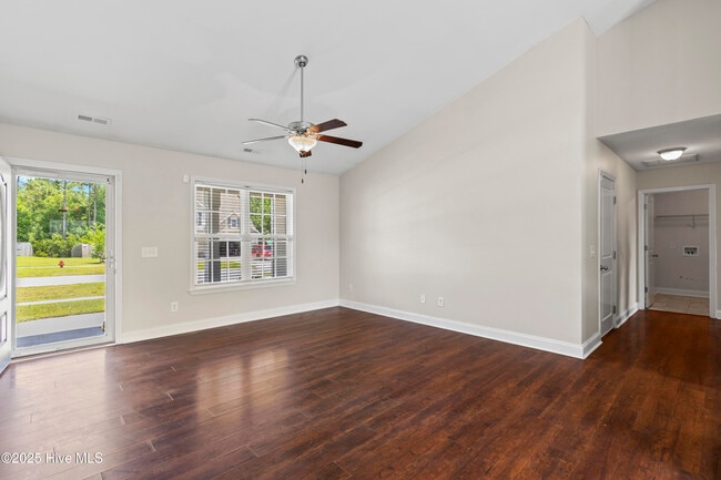 Building Photo - 212 Riverstone Ct