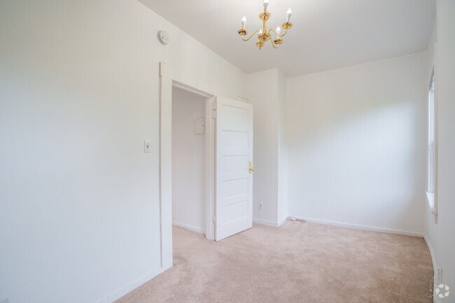 328#C hacia el dormitorio - 334 45th St