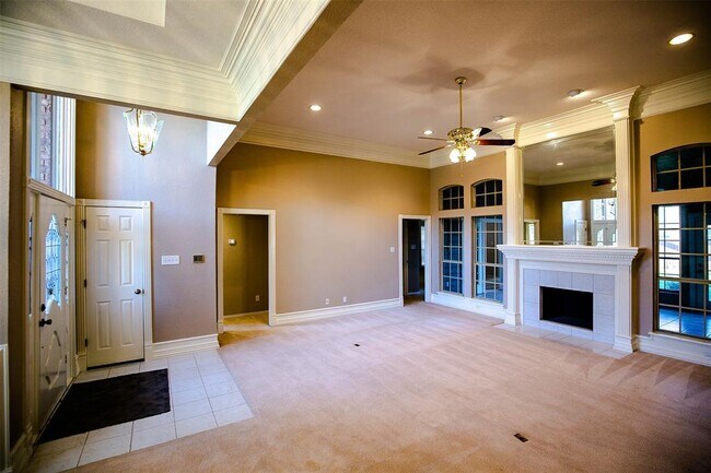 Building Photo - 500 Evergreen Dr