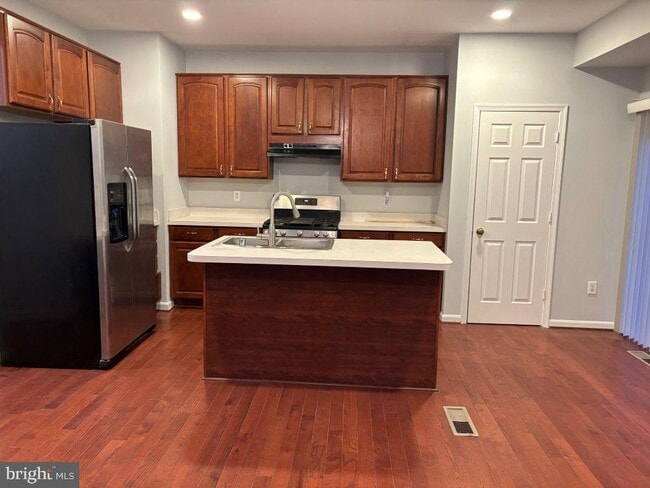 Foto del edificio - 6641 Creek Point Way