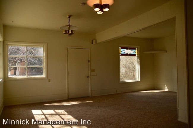 Building Photo - 4 br, 1.5 bath Apartment - 824 S 8th