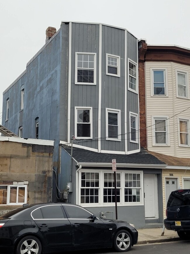 Building Photo - 1108 Baltic Ave