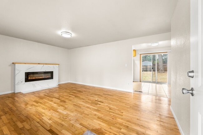 Building Photo - Lakewood Rambler
