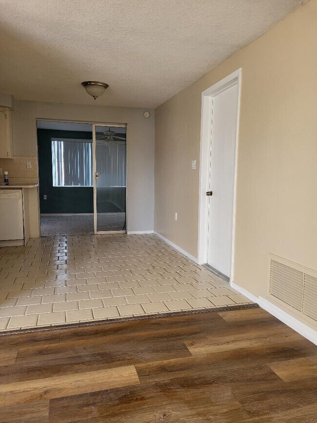 Comedor - 1440 Brixton Ln