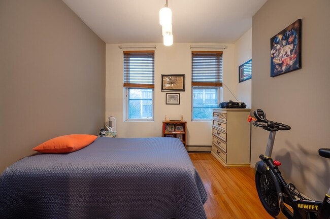 Building Photo - 413 1st St Unit# 2E