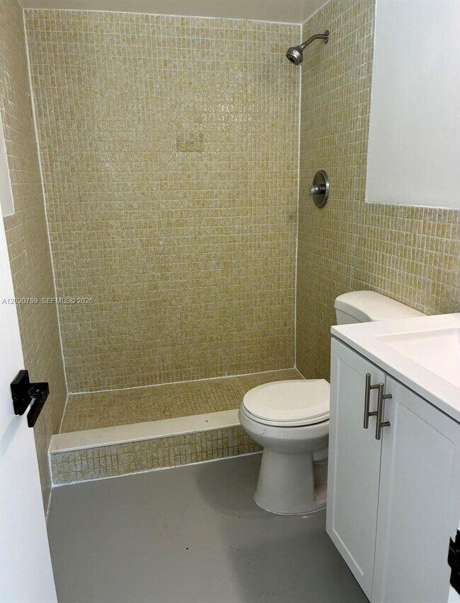 Foto del edificio - 490 NE 170th St