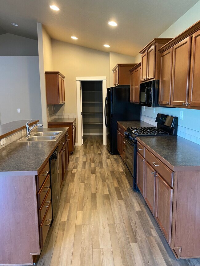 1640 SW Panorama Dr, Pullman, WA 99163 House Rental in Pullman, WA