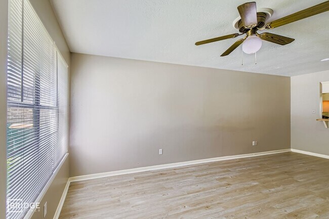 Foto del edificio - 1611 Hazelwood St