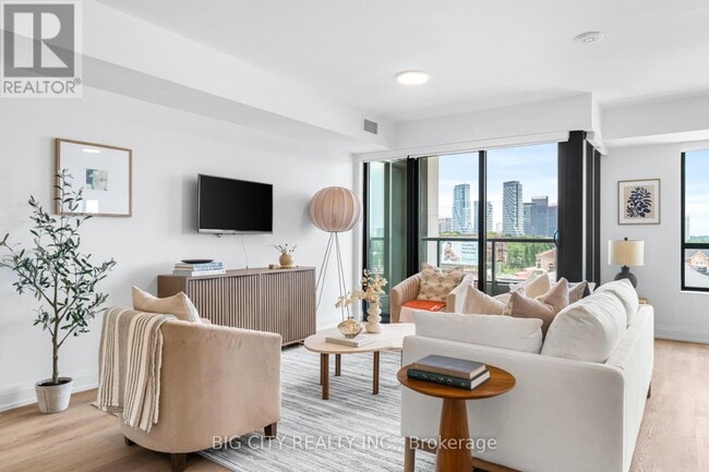 Building Photo - 36-436 Brentcliffe Rd