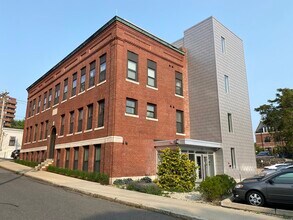 Building Photo - 10 Merrymount Rd