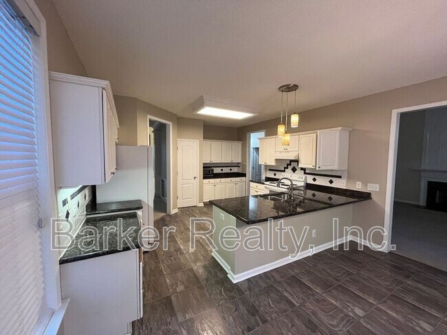 Building Photo - 2312 Colony Woods Dr