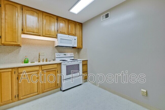 Foto del edificio - 49 Showers Dr