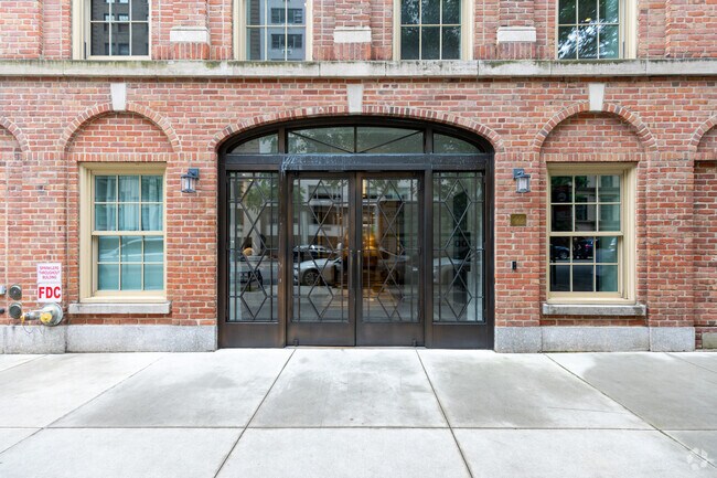 Building Photo - 40-42 E 72nd St