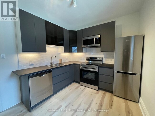 Building Photo - 442 Midland Ave