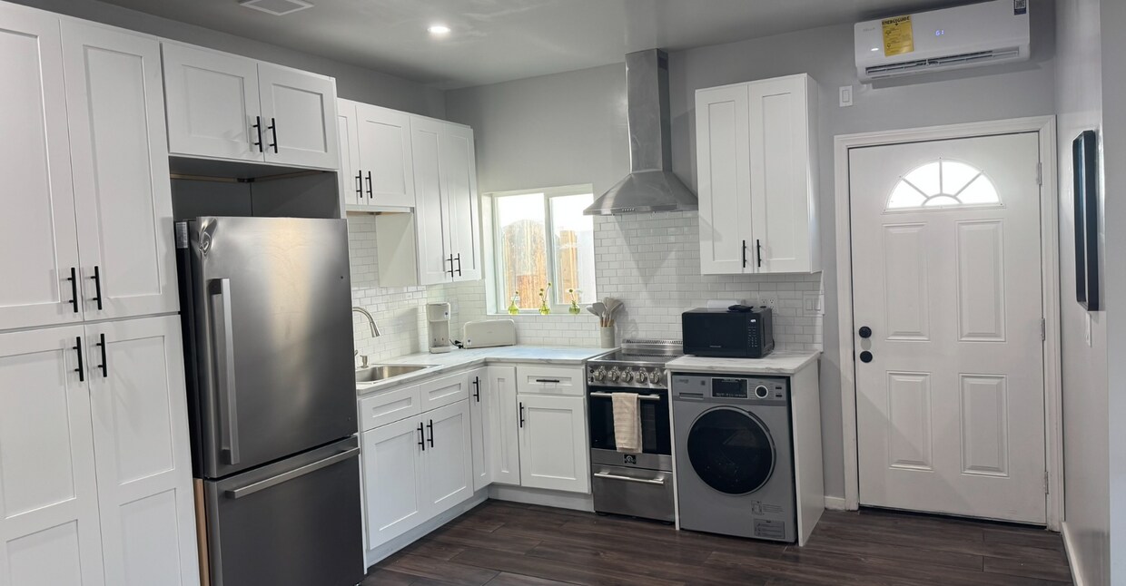 Foto principal - 16919 Hartland St