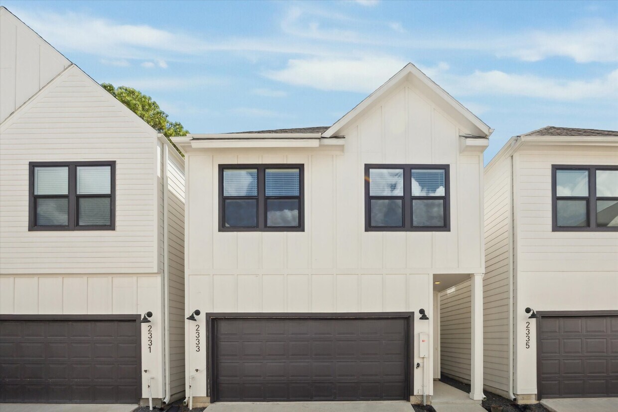 Foto principal - 2333 Hoskins Dr