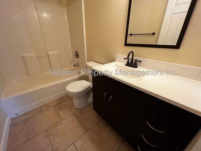 Building Photo - 3 bed 2 bath home in mid town Red Bluff.