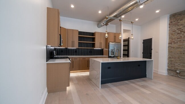 Foto del edificio - Stunning 3-Bedroom, 2-Bath Gem with In-Unit Washer/Dryer! Discover Uptown Living.