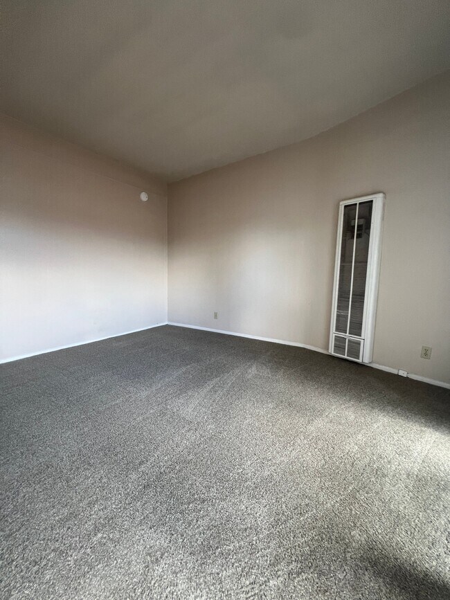 Building Photo - 5822 Kingman Ave