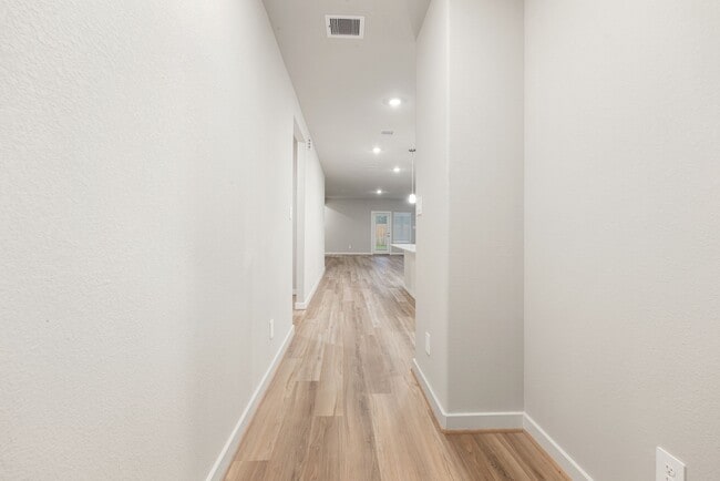 Building Photo - 6623 Castella Dr