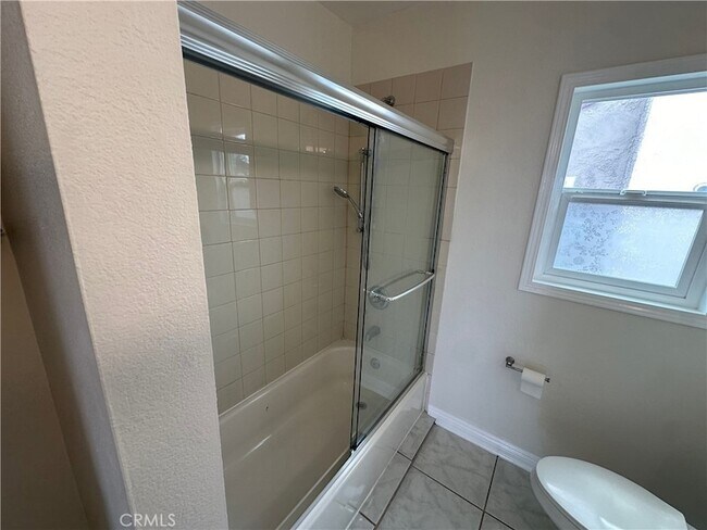 Foto del edificio - 6326 Franklin Ave