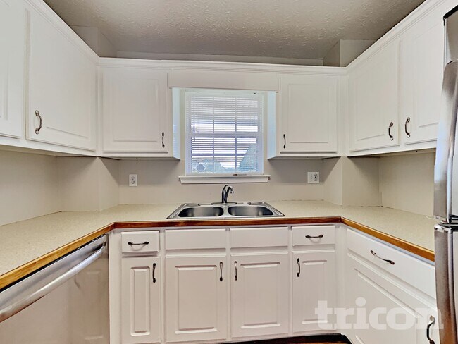 Foto del edificio - 195 Falcon Ridge Dr