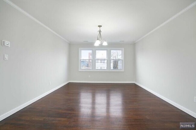 Building Photo - 67 Halstead Ave