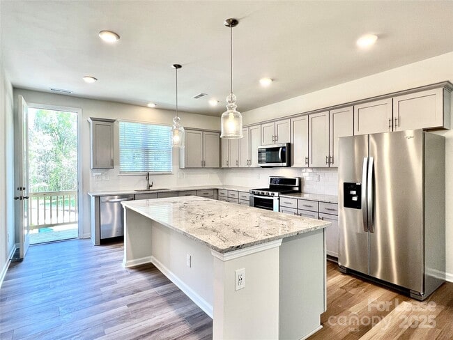 Building Photo - 15022 Camus Ct