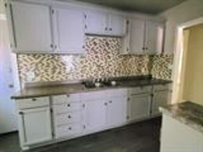 Building Photo - VOUCHER FREINDLY - COME SEE!!!!!!