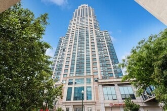 Building Photo - 175 Huguenot St