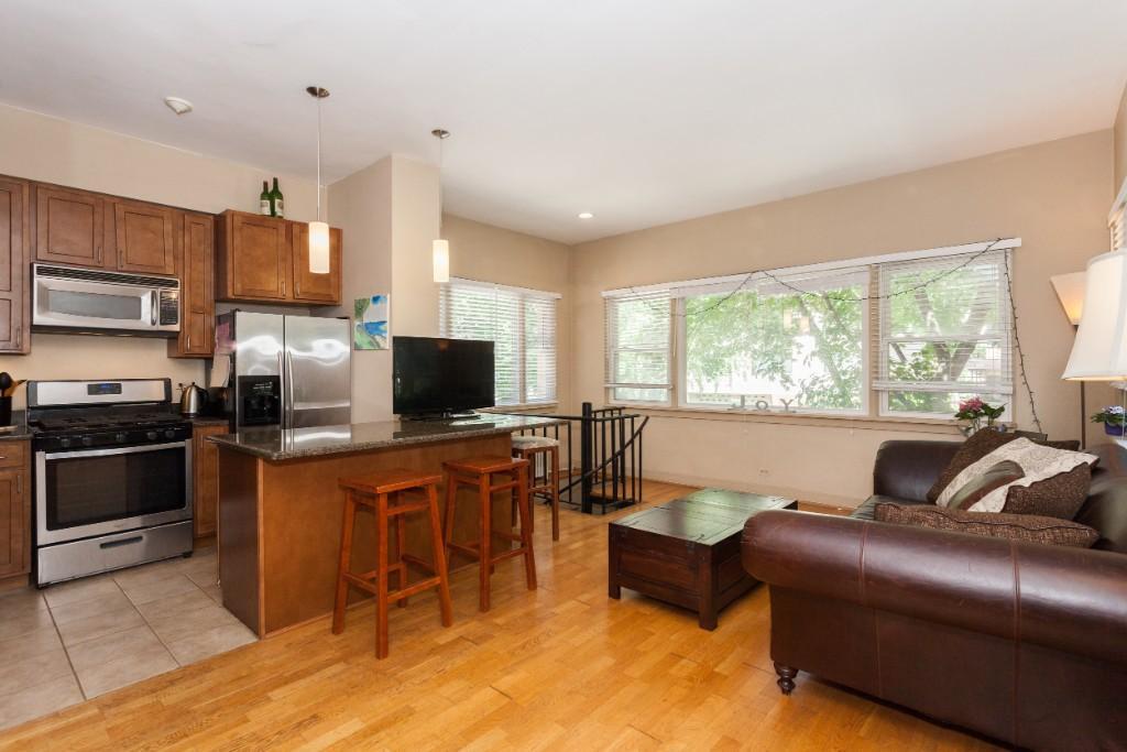 Foto principal - 2 bedroom in Chicago IL 60657