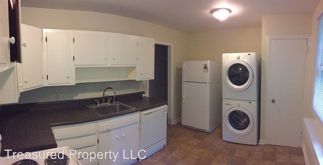 Building Photo - 304 Hickory Dr