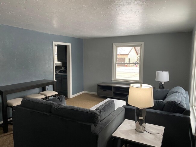 Foto del edificio - FURNISHED RENTAL: Don Hutson on 14th Ave -...