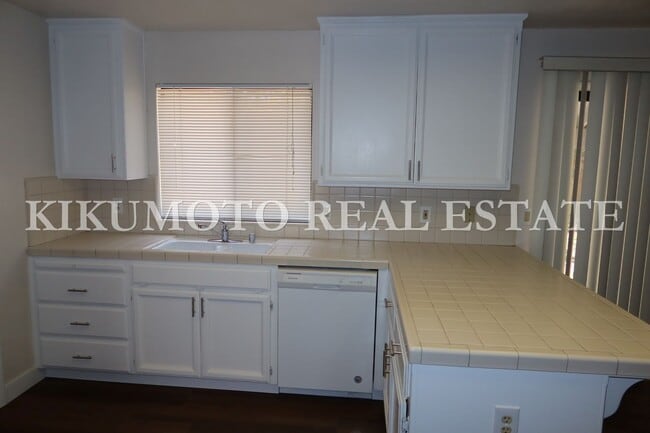 Foto del edificio - 3 Bedrooms, 2 1/2 Baths Half-plex in the P...
