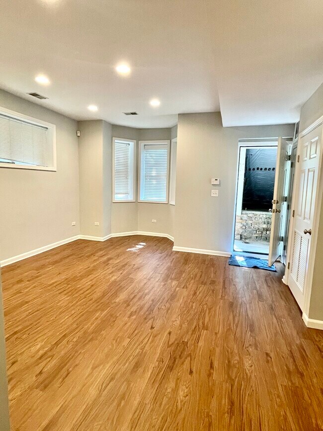 Foto del edificio - 1448 W Henderson St