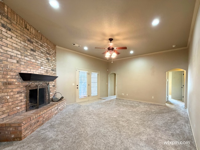 Building Photo - Spacious 4-Bedroom Home on 2 Acres in Bushland South