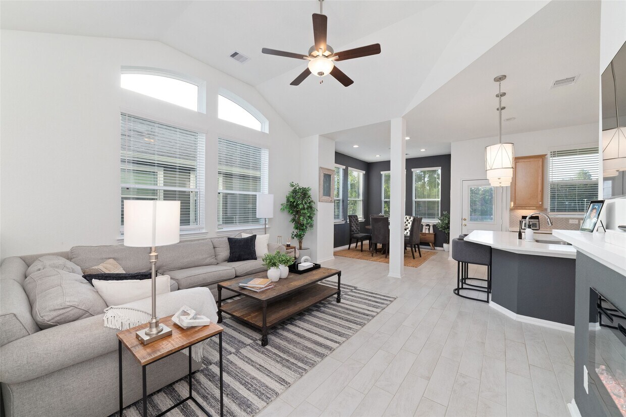 Building Photo - 331 E Coralburst Lp