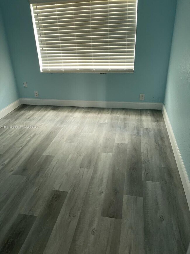 Foto del edificio - 6812 Doral