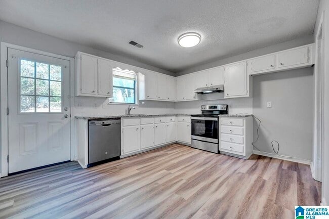 Foto del edificio - 5530 St James St