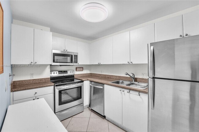 Foto del edificio - 2280 SW 32nd Ave